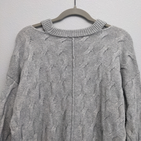 Vince Camuto Cable Knit Chunky Oversized Gray Sweater Shoulder Cut-outs … - Picture 7 of 8